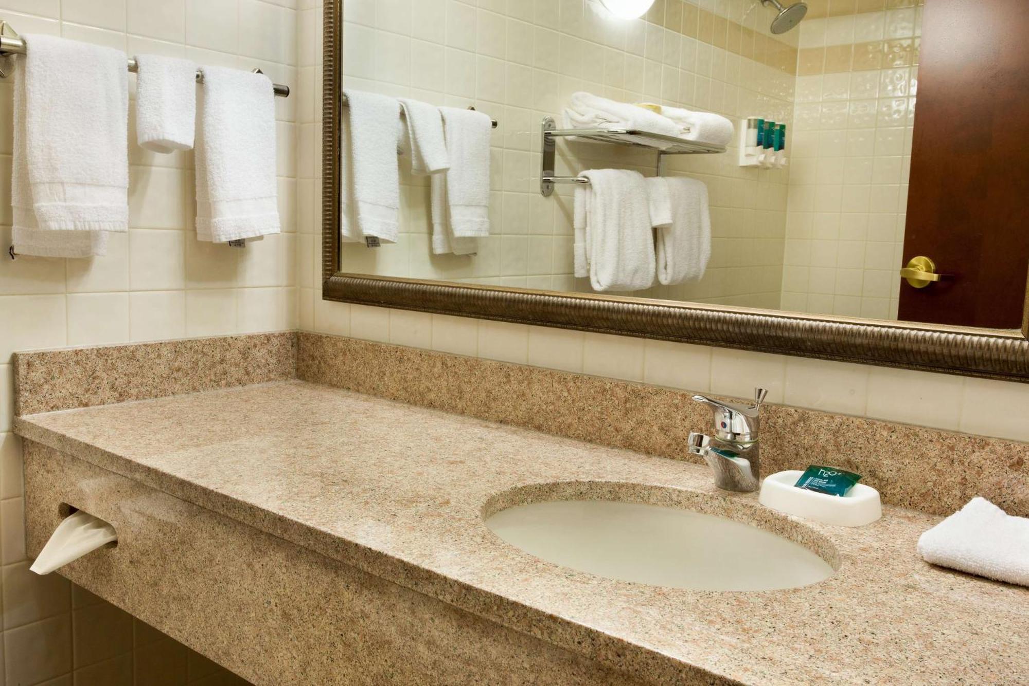Drury Inn & Suites St. Louis เครฟเคอร์ ภายนอก รูปภาพ