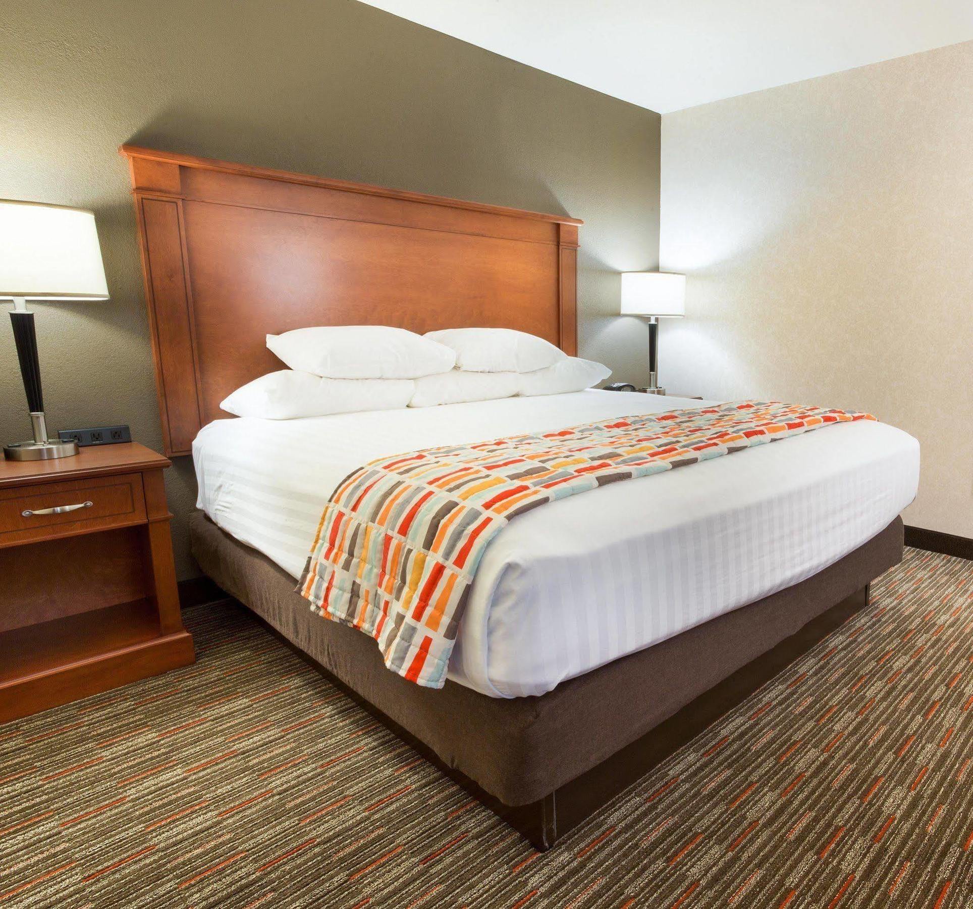 Drury Inn & Suites St. Louis เครฟเคอร์ ภายนอก รูปภาพ