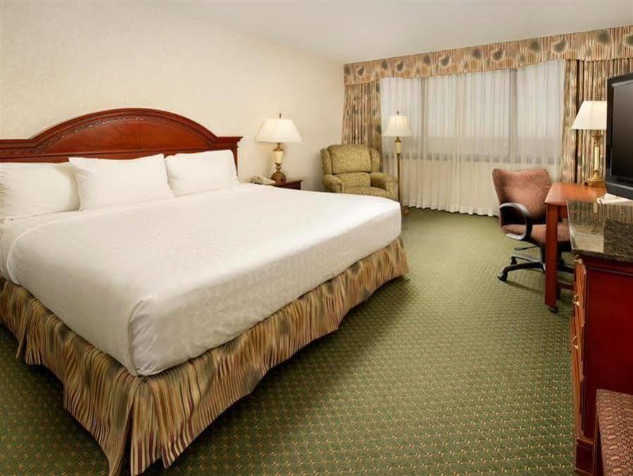 Drury Inn & Suites St. Louis เครฟเคอร์ ภายนอก รูปภาพ